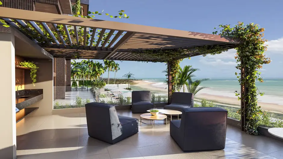 Lounge externo com pergolado e vegetação, voltado para a praia